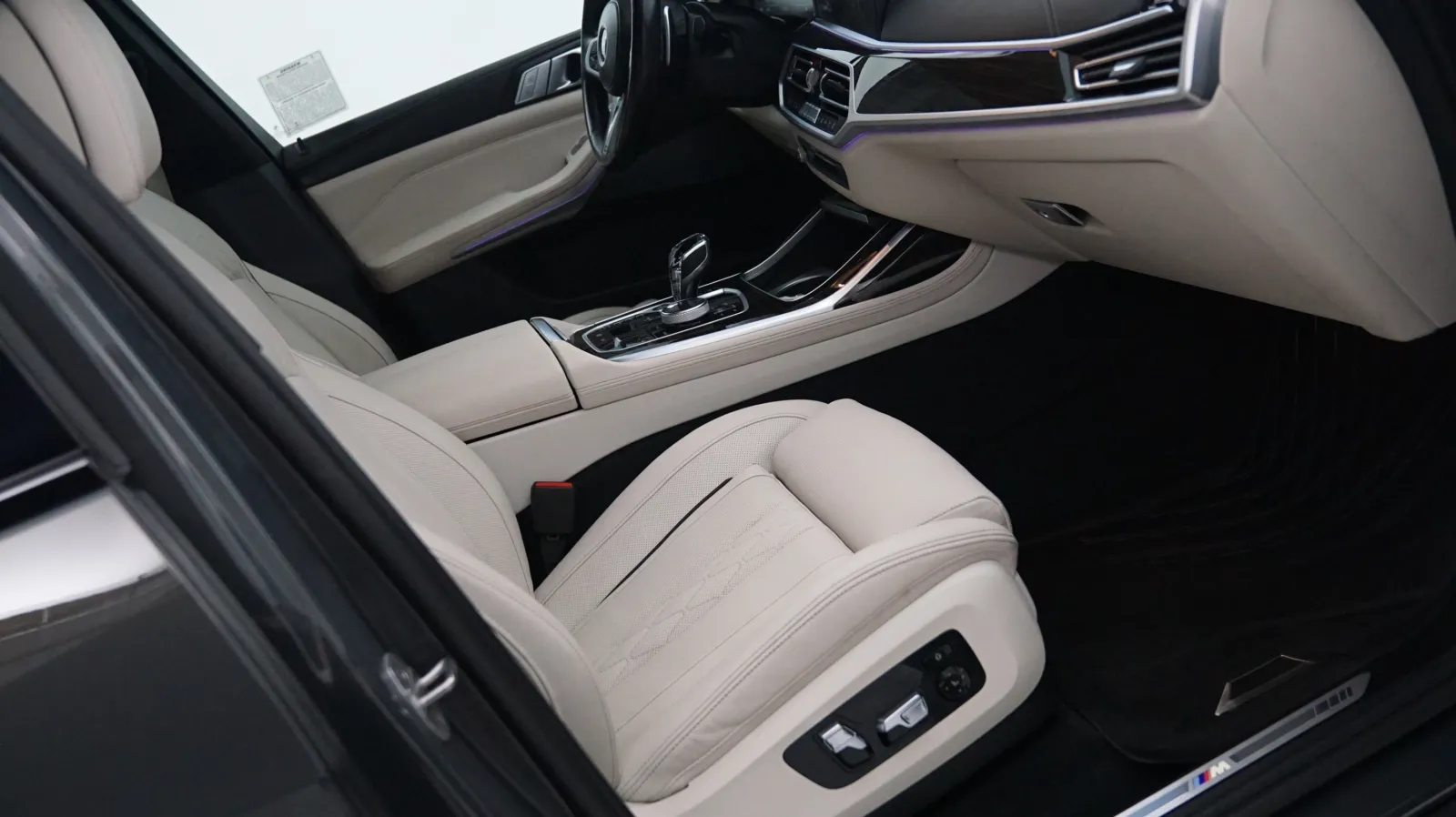 More photos of 2021 BMW X7 xDrive40i at Auto City, CA