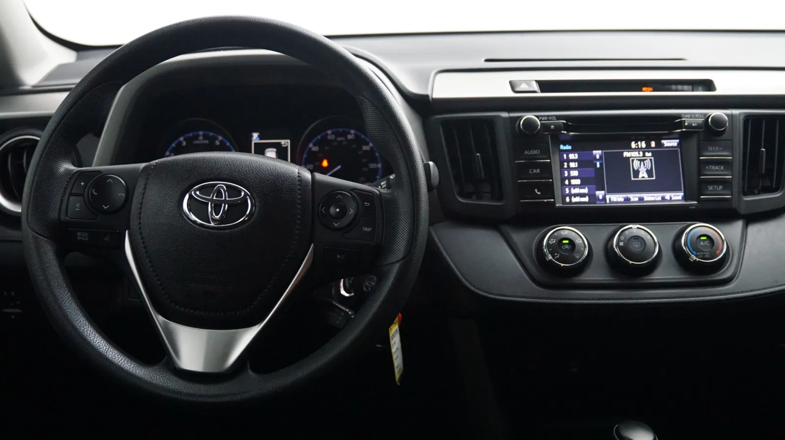 More photos of 2018 Toyota RAV4 LE at Auto City, CA