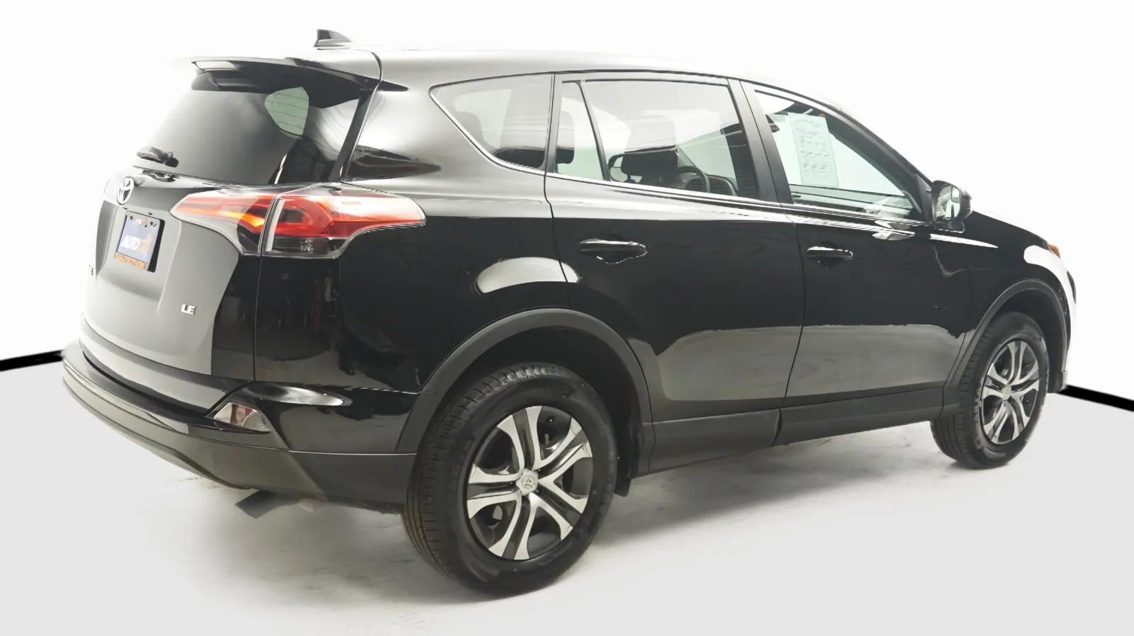 More photos of 2018 Toyota RAV4 LE at Auto City, CA