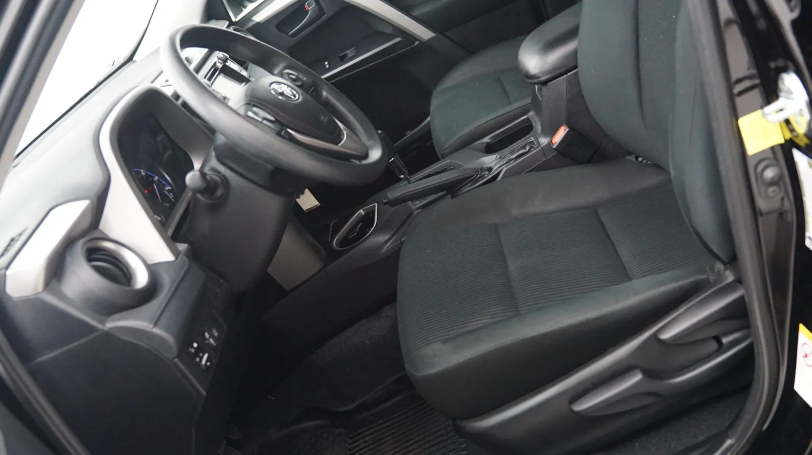 More photos of 2018 Toyota RAV4 LE at Auto City, CA