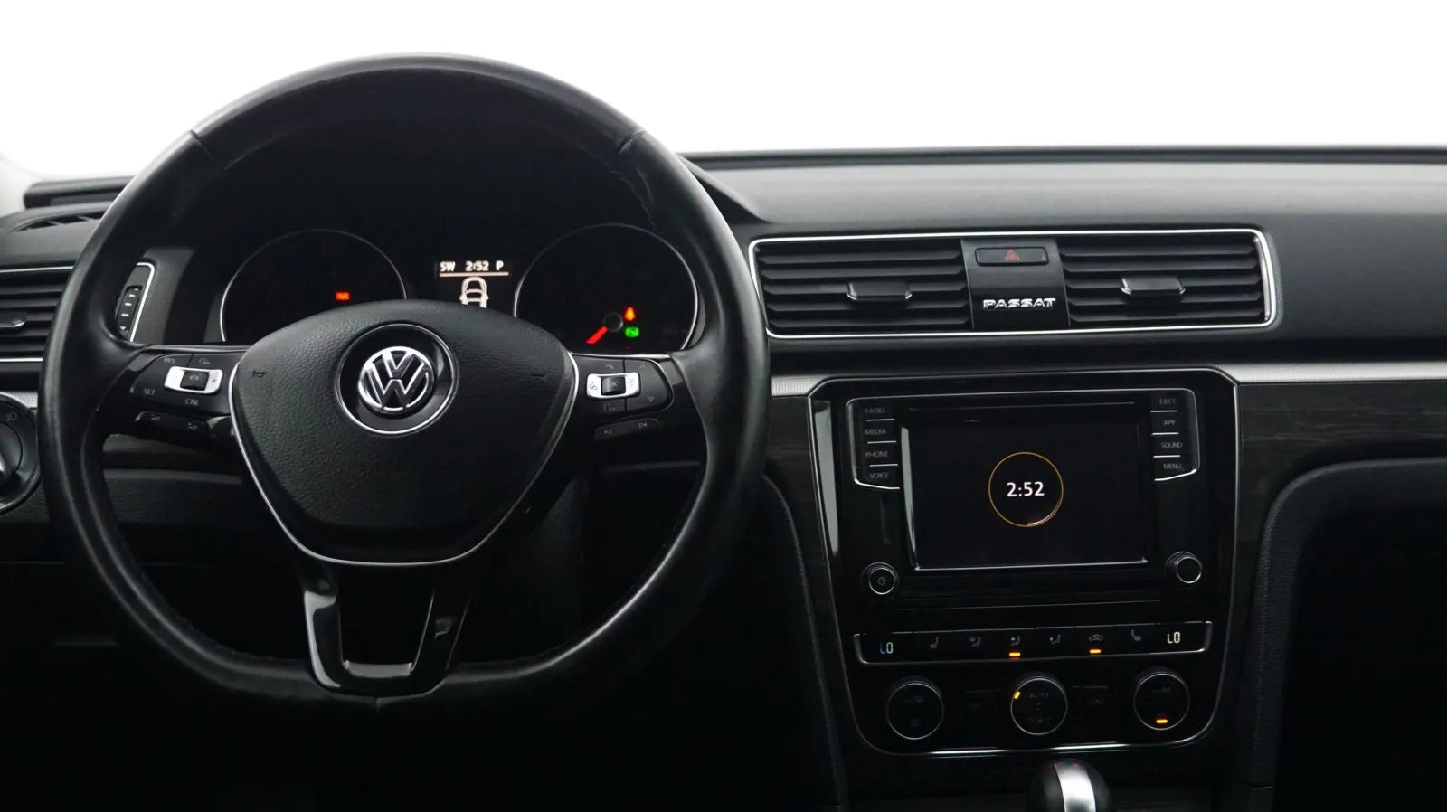 More photos of 2018 Volkswagen Passat 2.0T SE at Auto City, CA