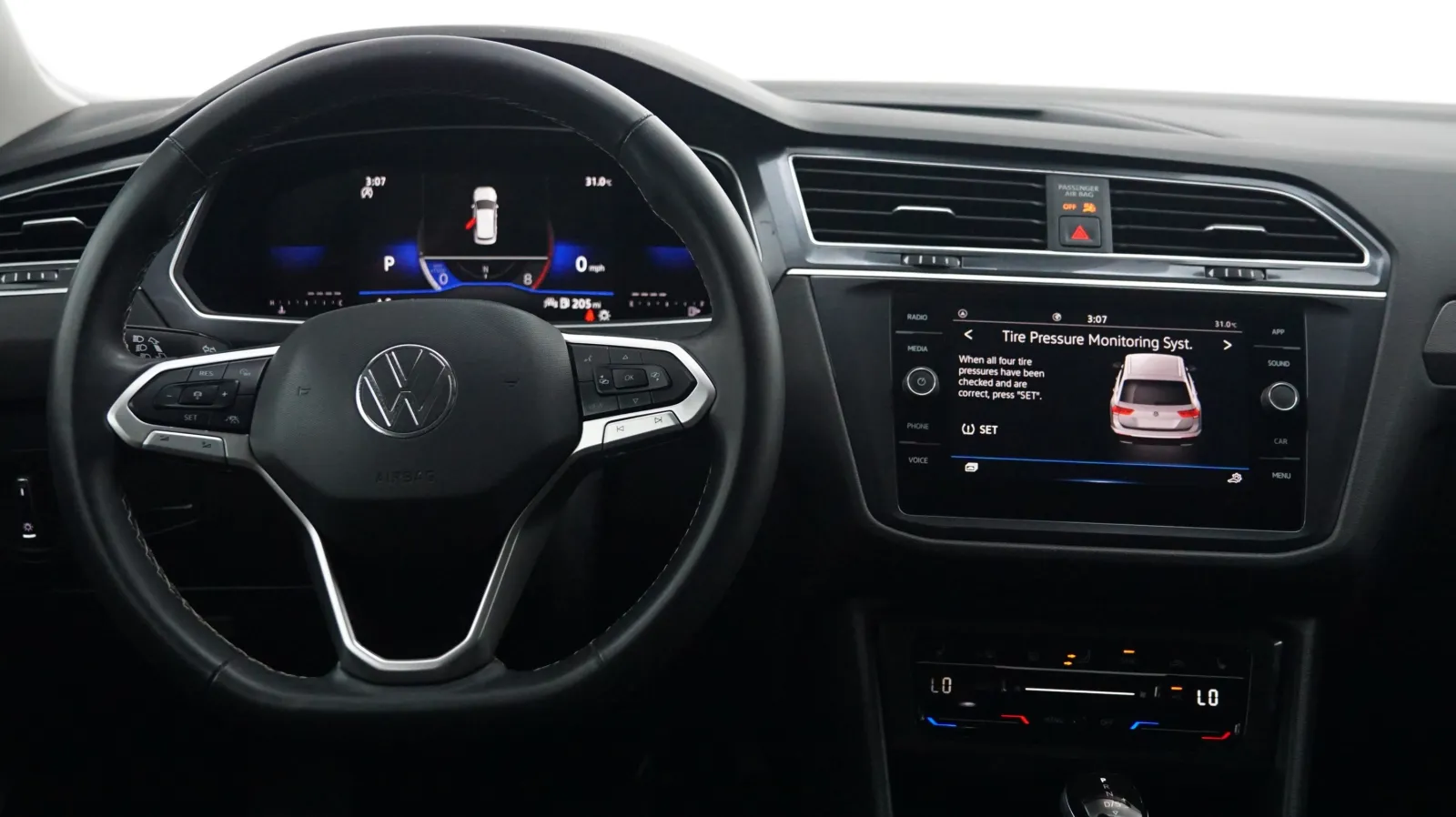 More photos of 2024 Volkswagen Tiguan SE at Auto City, CA