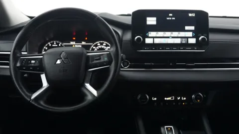 More photos of 2024 Mitsubishi Outlander SE at Auto City, CA