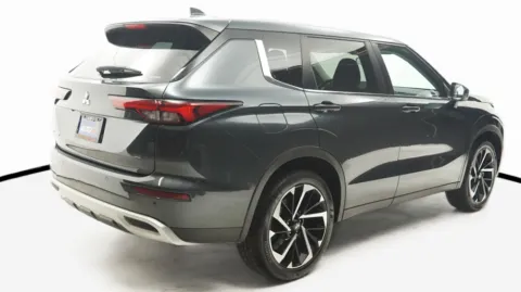 More photos of 2024 Mitsubishi Outlander SE at Auto City, CA