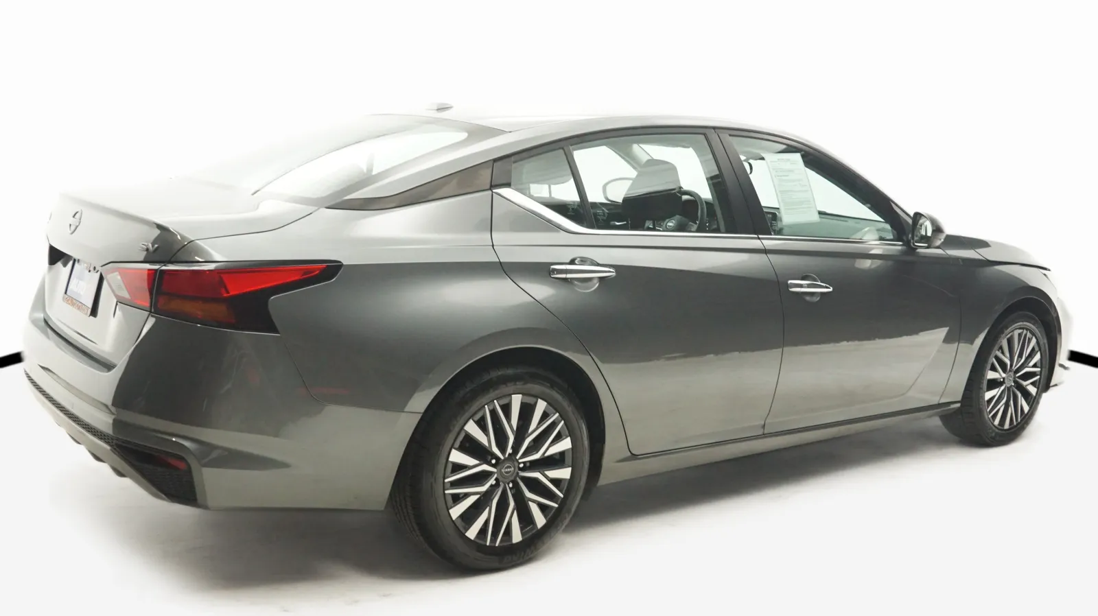 More photos of 2024 Nissan Altima 2.5 SV at Auto City, CA