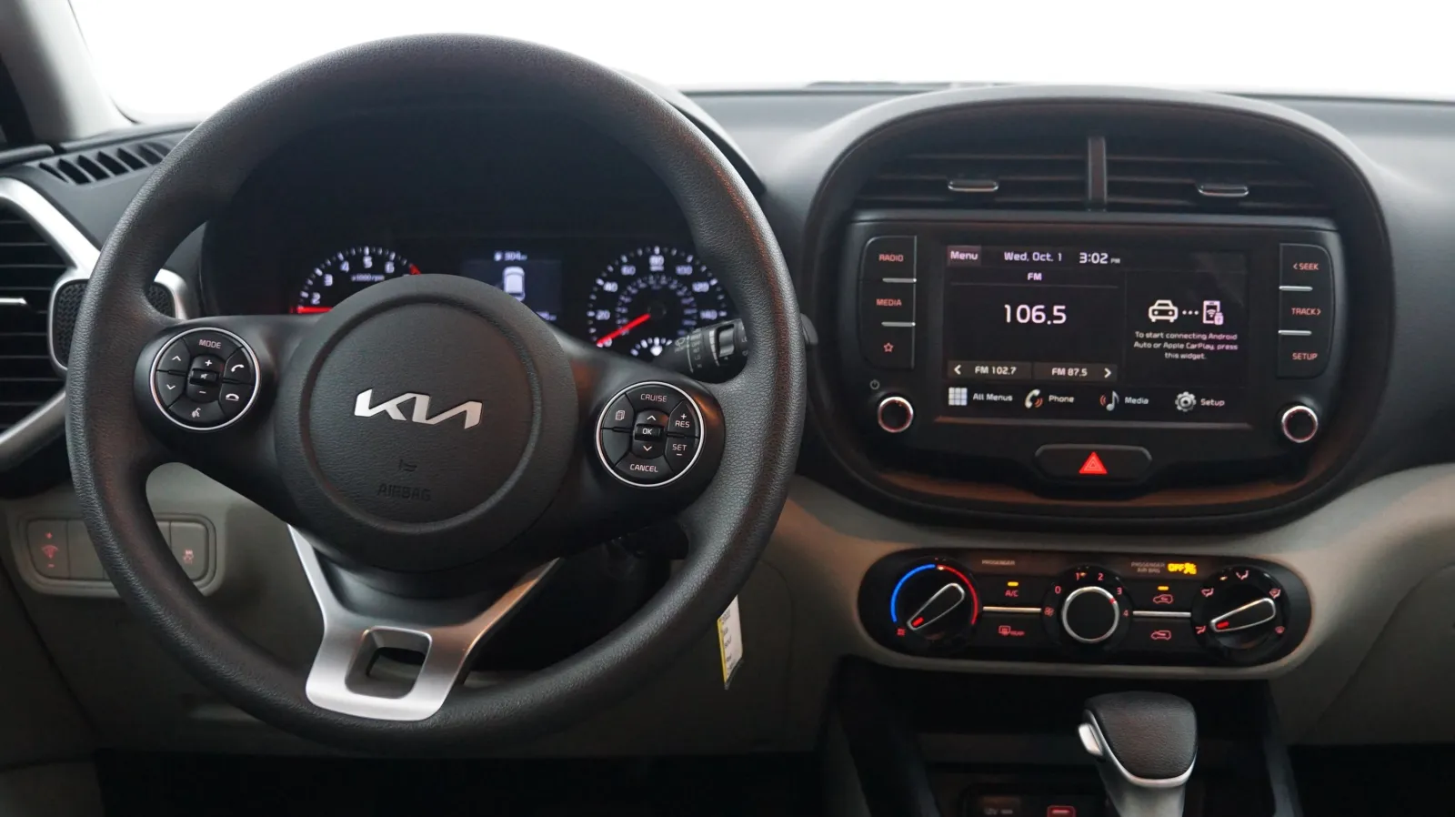 More photos of 2022 Kia Soul LX at Auto City, CA
