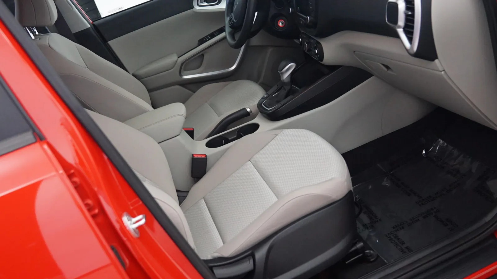 More photos of 2022 Kia Soul LX at Auto City, CA