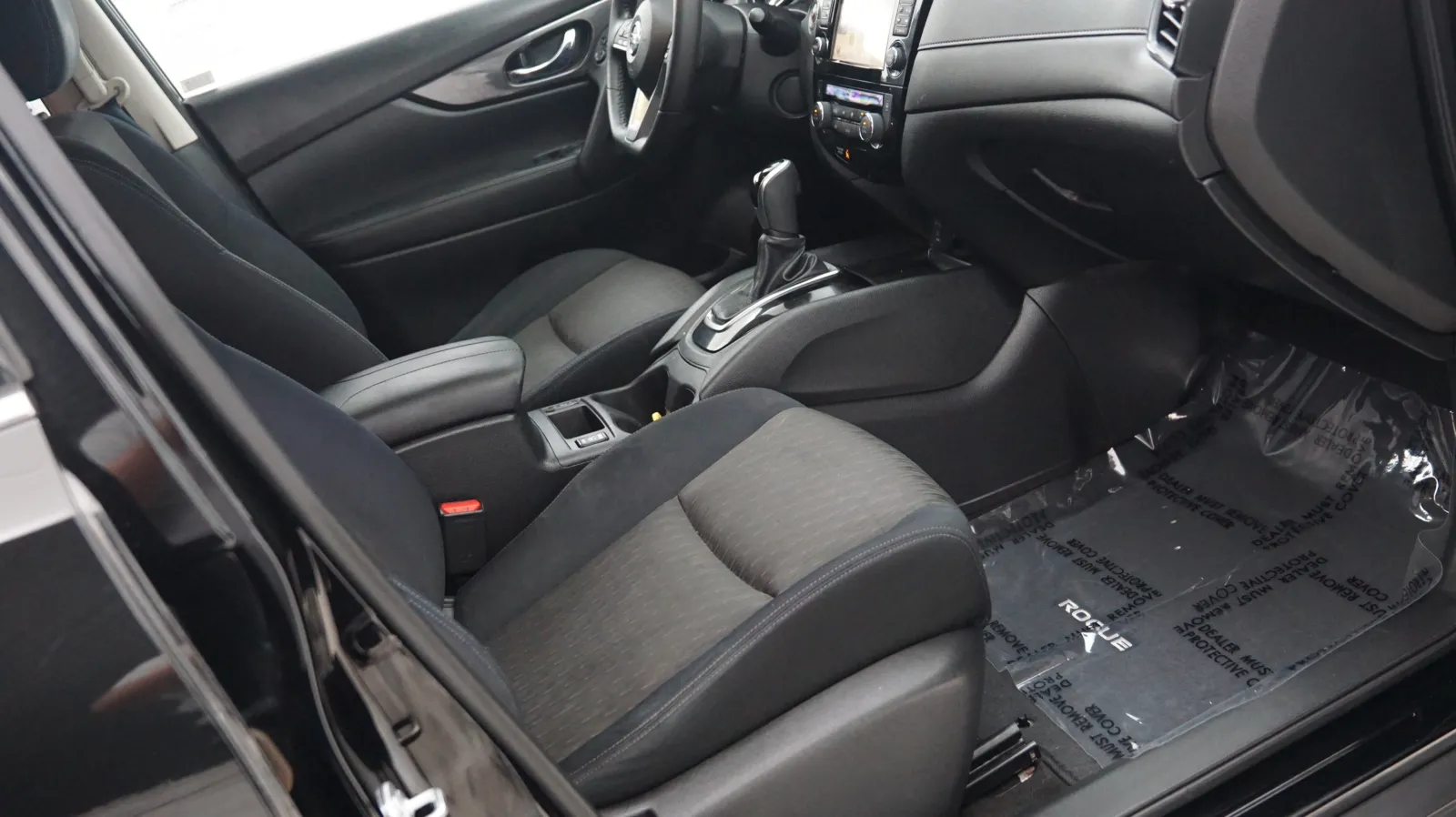 More photos of 2017 Nissan Rogue SV at Auto City, CA