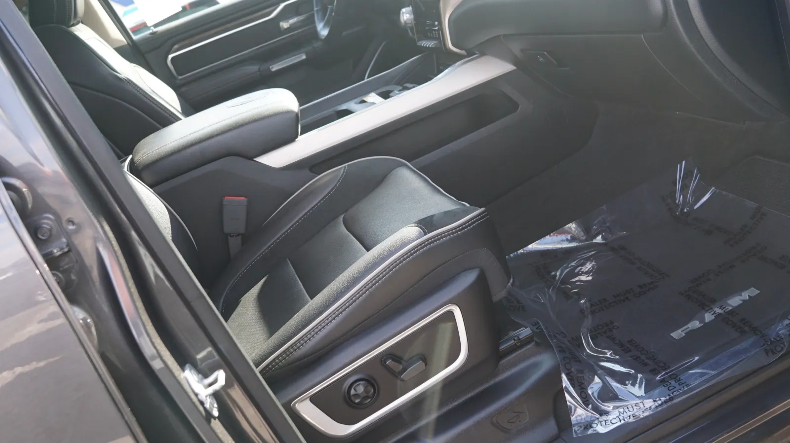 More photos of 2019 Ram 1500 Laramie at Auto City, CA