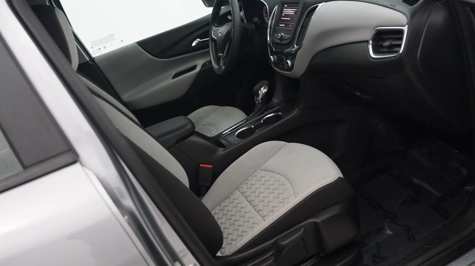More photos of 2023 Chevrolet Equinox LS at Auto City, CA