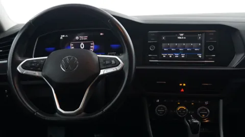 More photos of 2024 Volkswagen Jetta SE at Auto City, CA