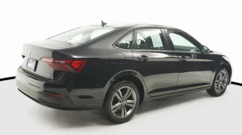 More photos of 2024 Volkswagen Jetta SE at Auto City, CA