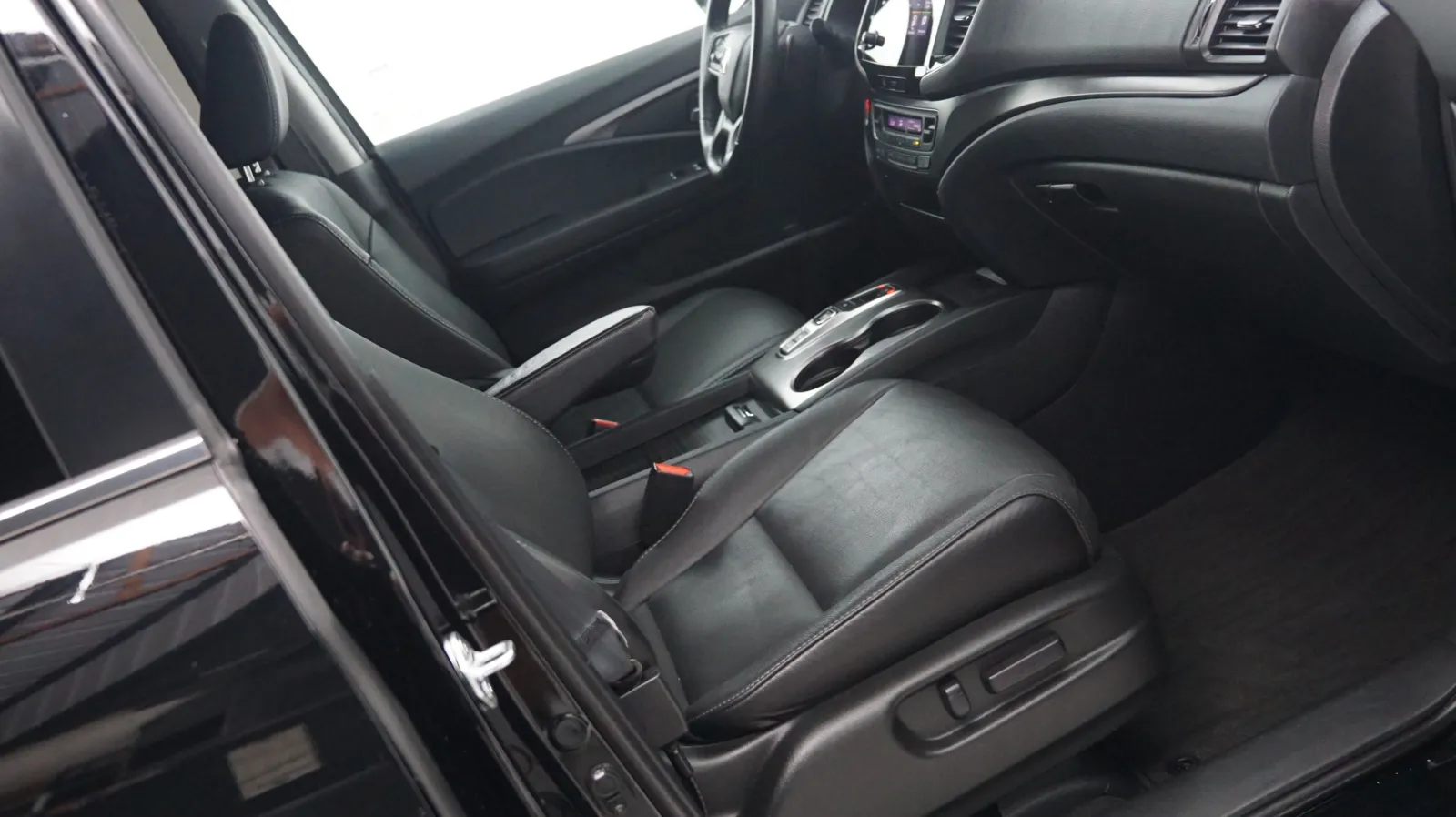 More photos of 2021 Honda Pilot Special Edition at Auto City, CA