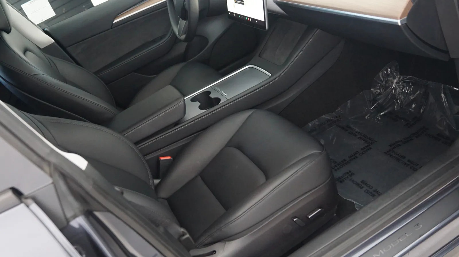 More photos of 2023 Tesla Model 3 at Auto City, CA