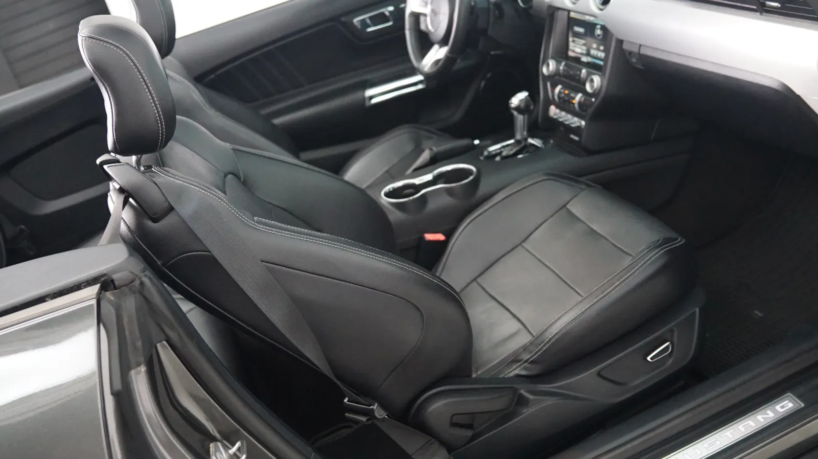 More photos of 2015 Ford Mustang EcoBoost Premium at Auto City, CA