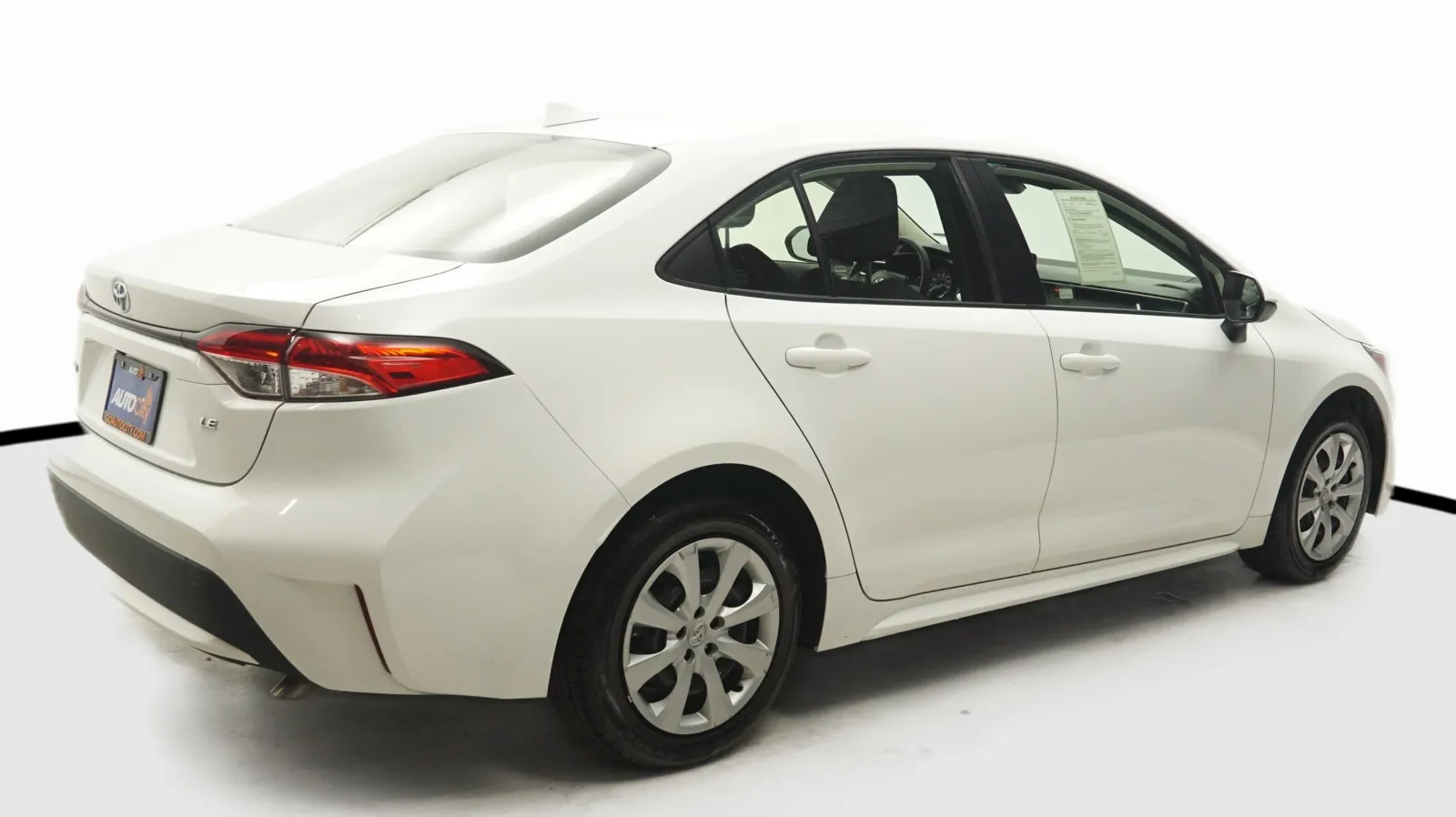 More photos of 2022 Toyota Corolla LE at Auto City, CA