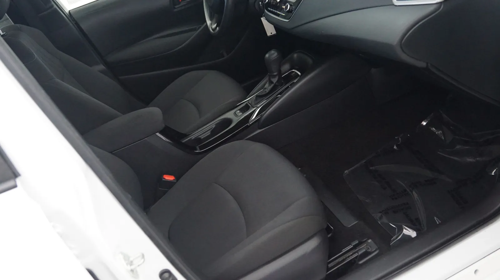 More photos of 2022 Toyota Corolla LE at Auto City, CA