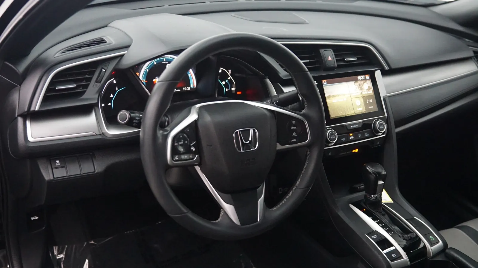 More photos of 2017 Honda Civic EX-L at Auto City, CA