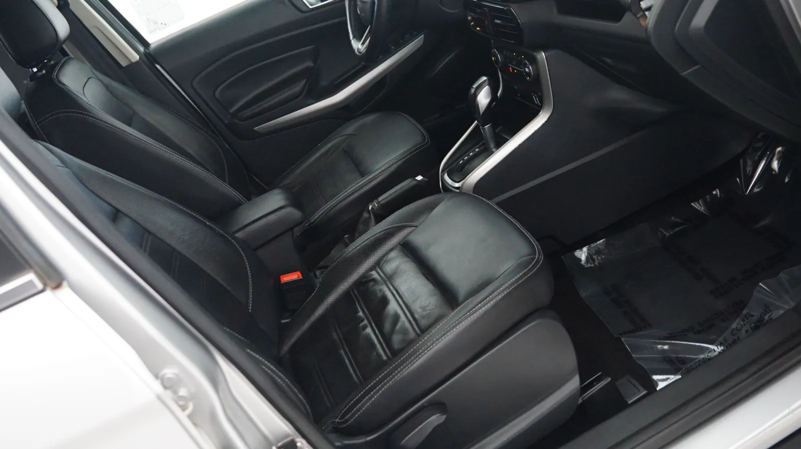 More photos of 2020 Ford EcoSport Titanium at Auto City, CA