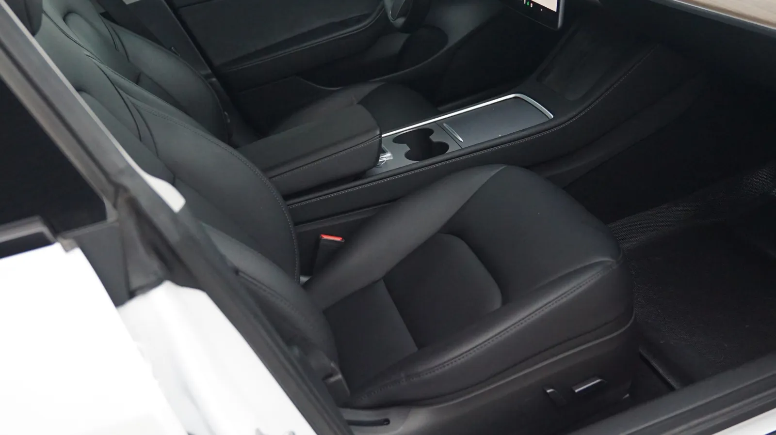 More photos of 2023 Tesla Model 3 at Auto City, CA