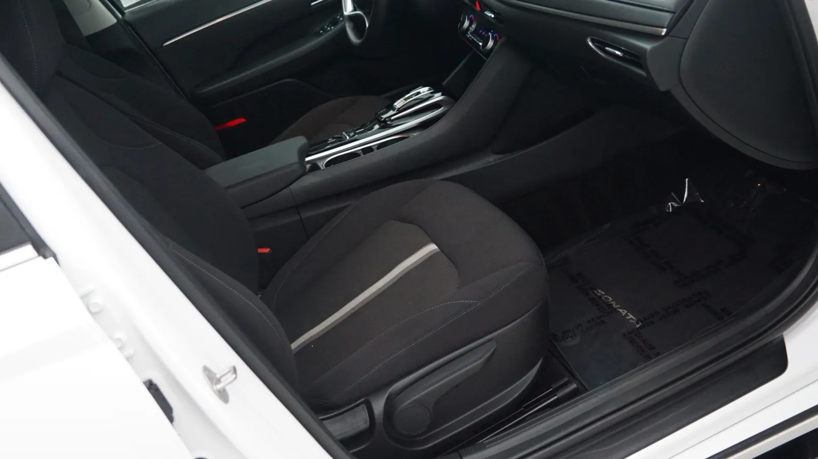 More photos of 2023 Hyundai Sonata SEL at Auto City, CA