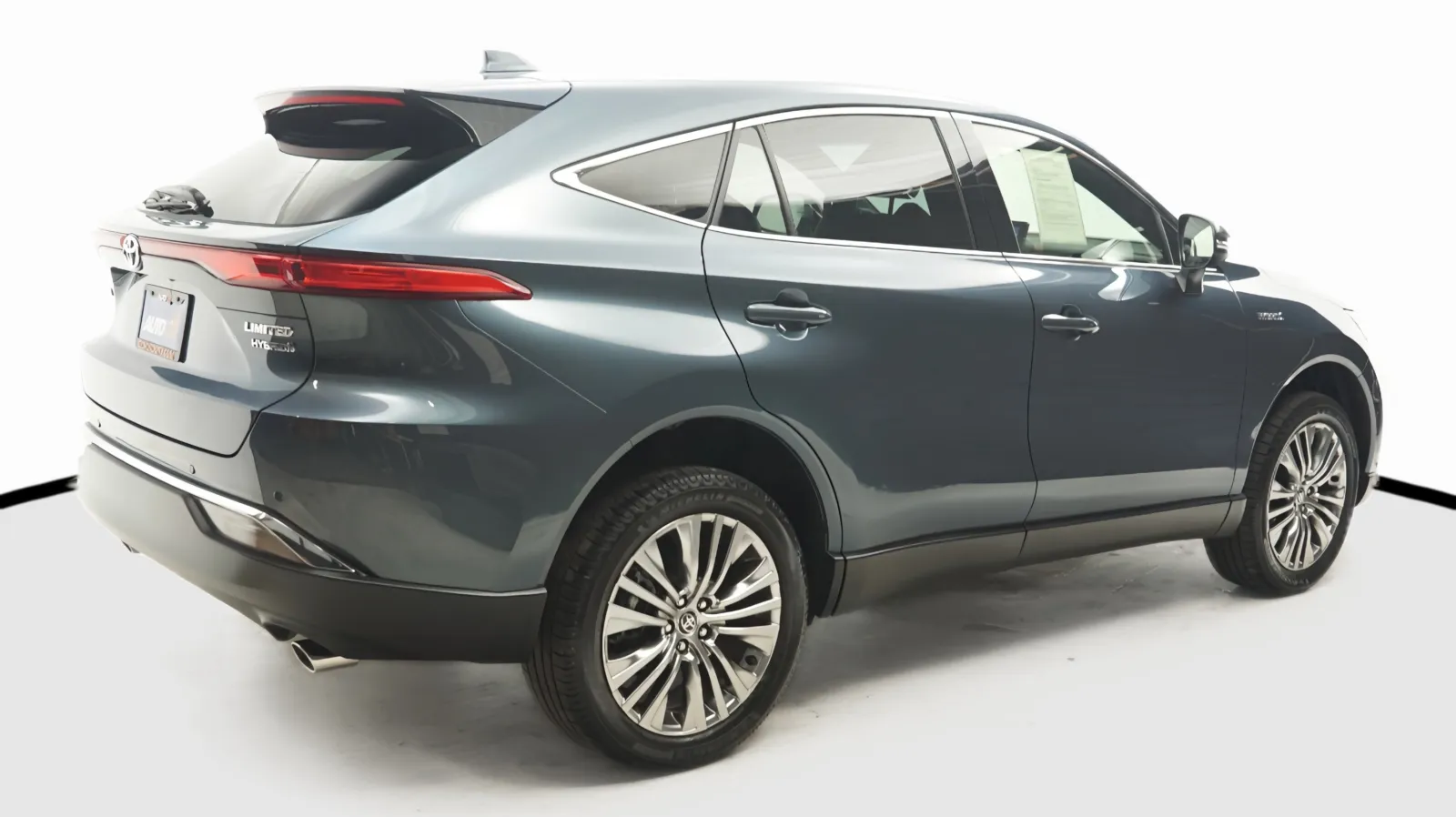 More photos of 2021 Toyota Venza Limited at Auto City, CA