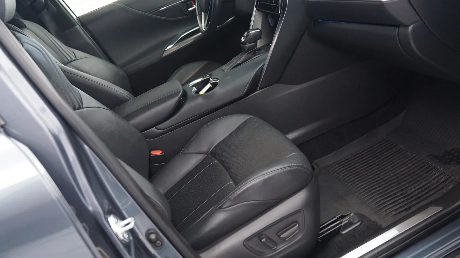 More photos of 2021 Toyota Venza Limited at Auto City, CA