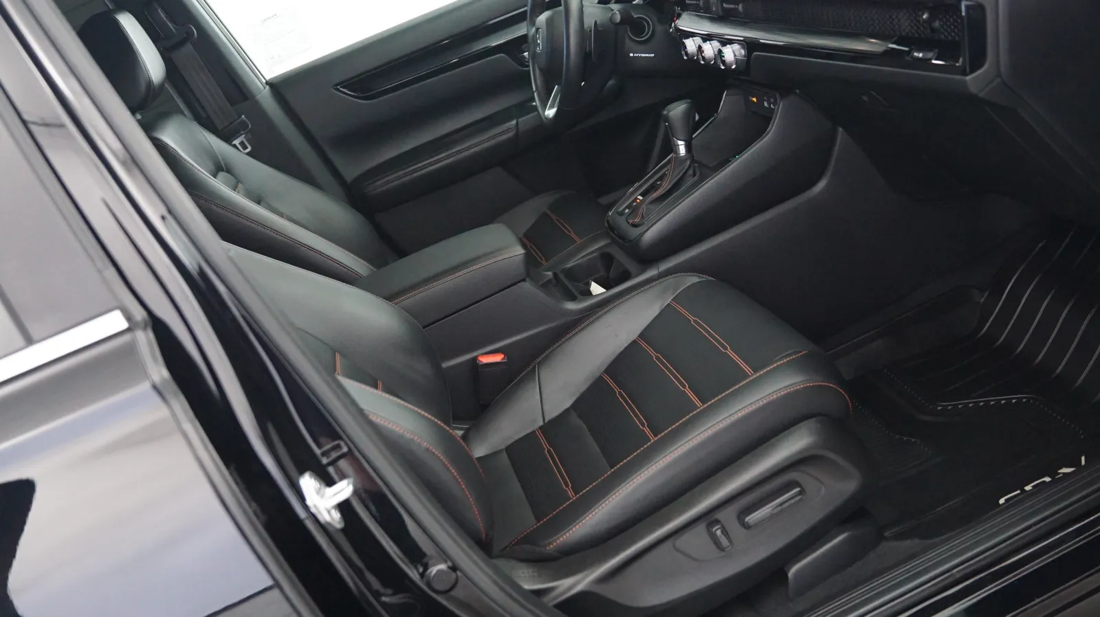 More photos of 2023 Honda CR-V Hybrid Sport Touring at Auto City, CA