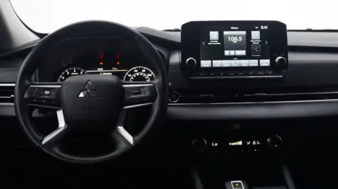 More photos of 2023 Mitsubishi Outlander SE at Auto City, CA