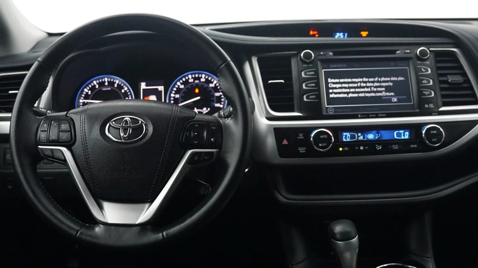 More photos of 2018 Toyota Highlander SE at Auto City, CA