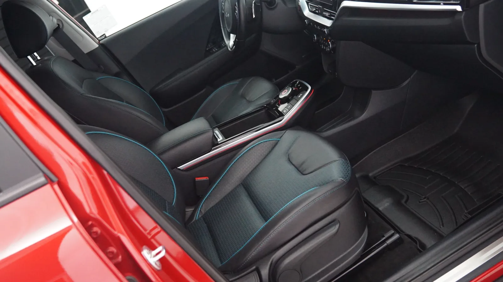 More photos of 2022 Kia Niro EV EX Premium at Auto City, CA