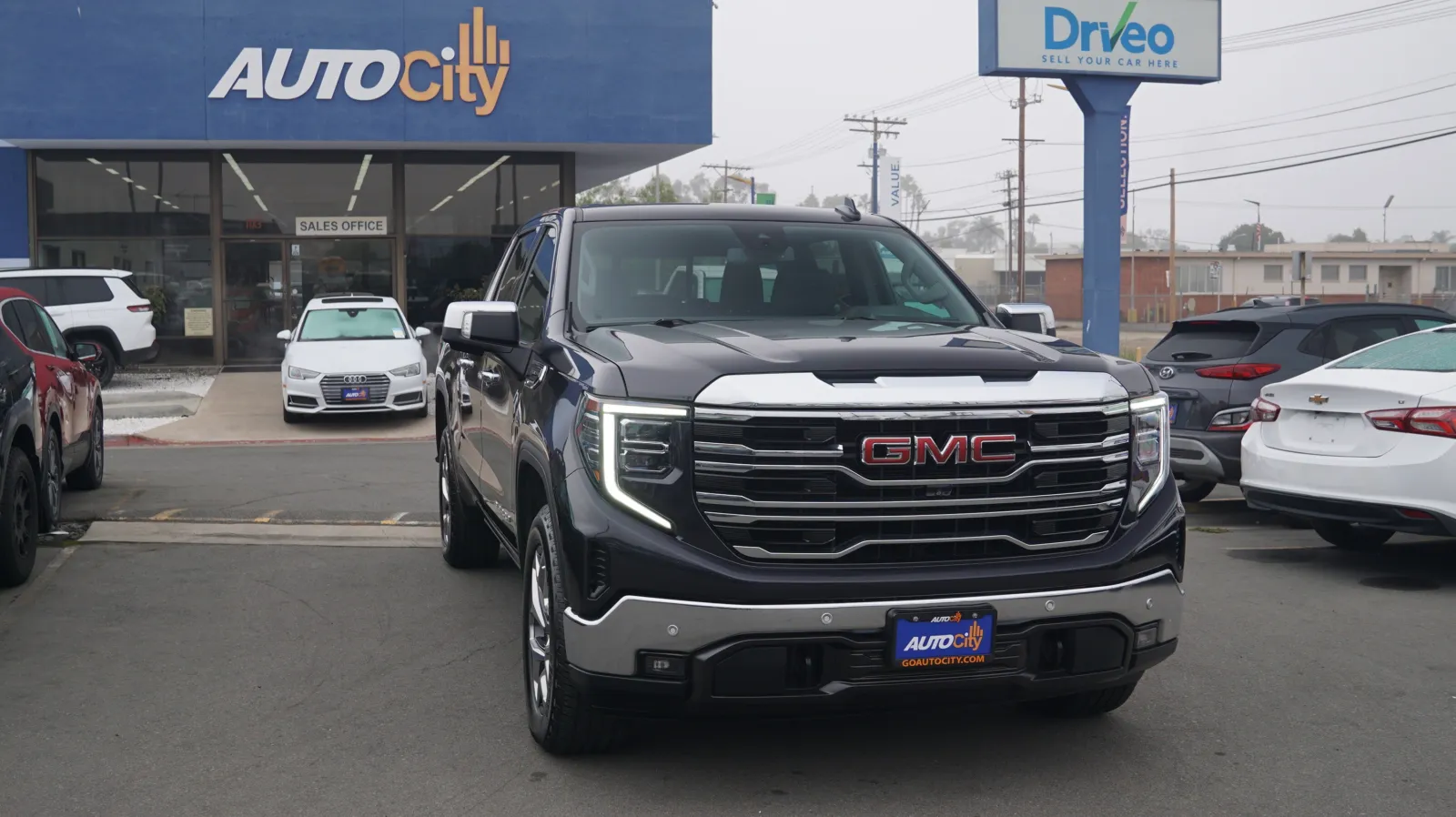 More photos of 2022 GMC Sierra 1500 SLT at Auto City, CA