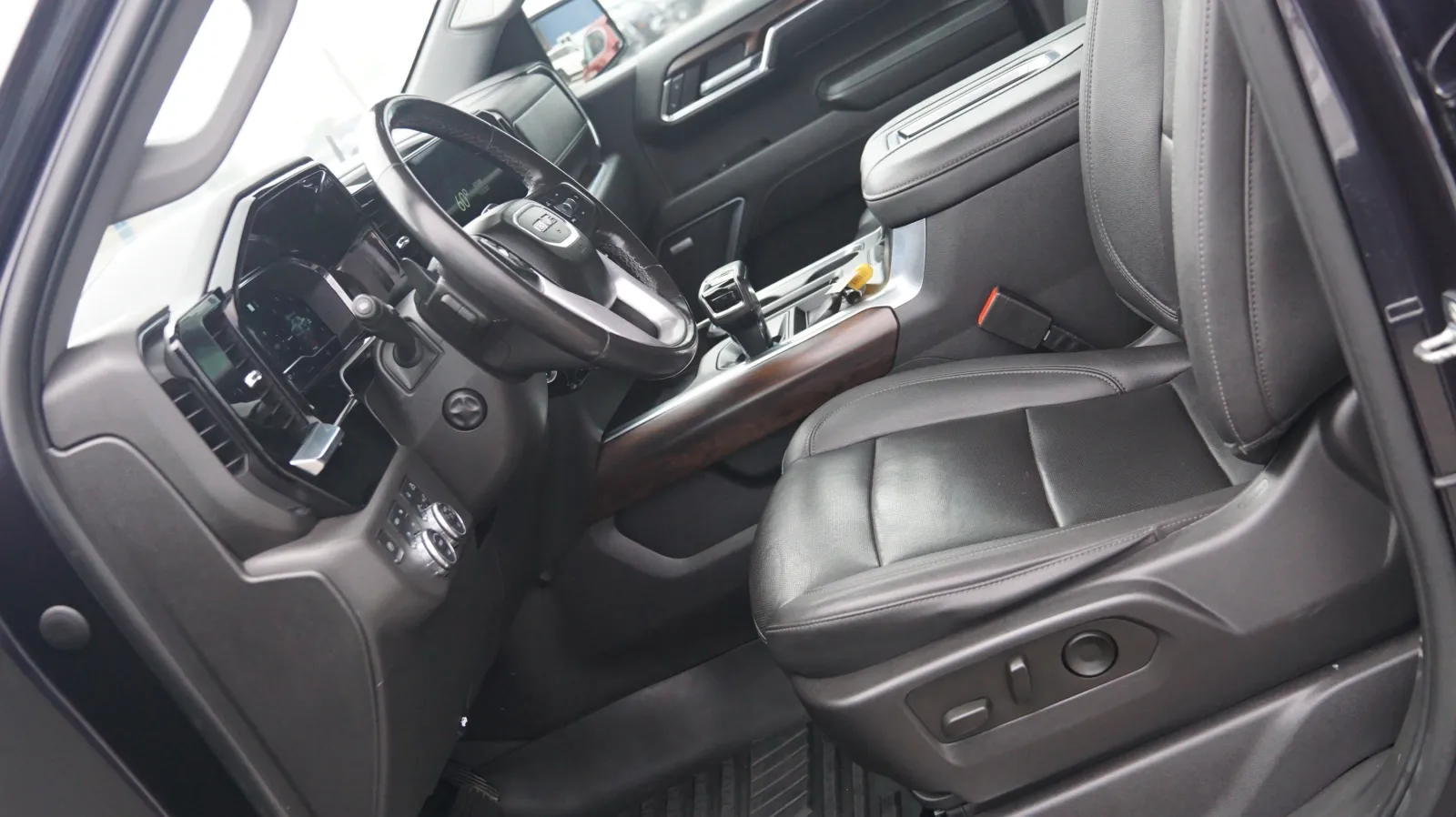 More photos of 2022 GMC Sierra 1500 SLT at Auto City, CA