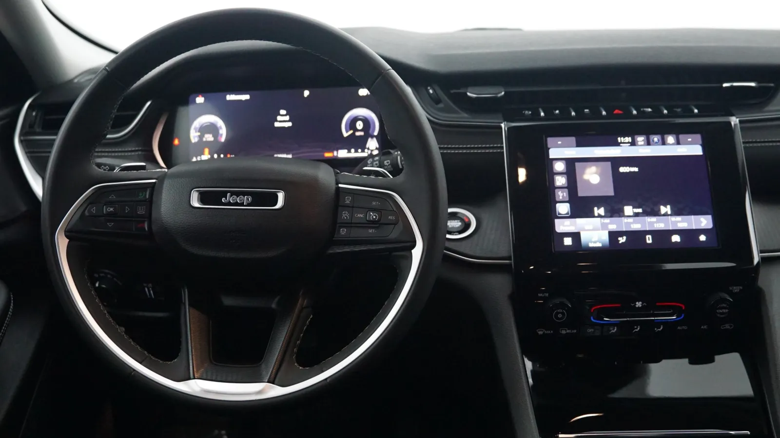 More photos of 2023 Jeep Grand Cherokee Laredo at Auto City, CA