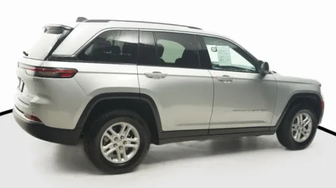 More photos of 2023 Jeep Grand Cherokee Laredo at Auto City, CA