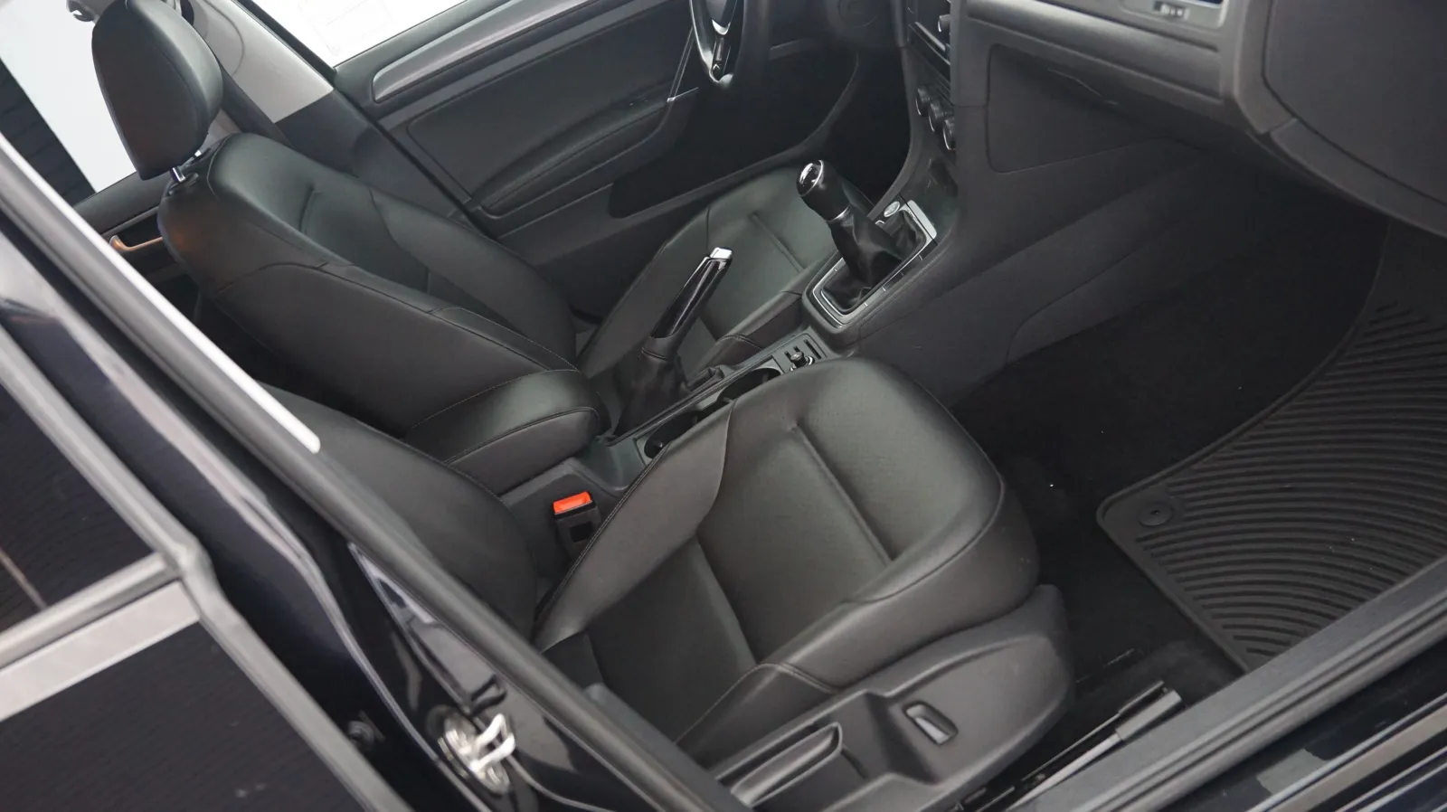 More photos of 2020 Volkswagen Golf TSI at Auto City, CA