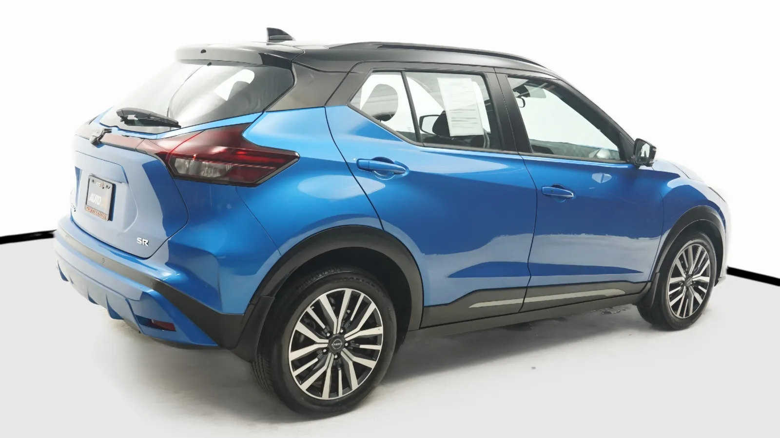 More photos of 2023 Nissan KICKS SR at Auto City, CA