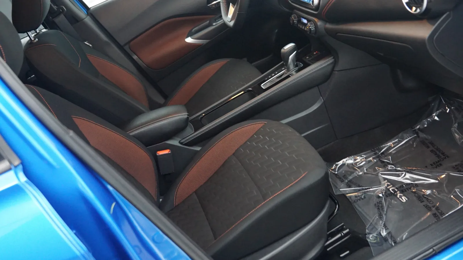 More photos of 2023 Nissan KICKS SR at Auto City, CA