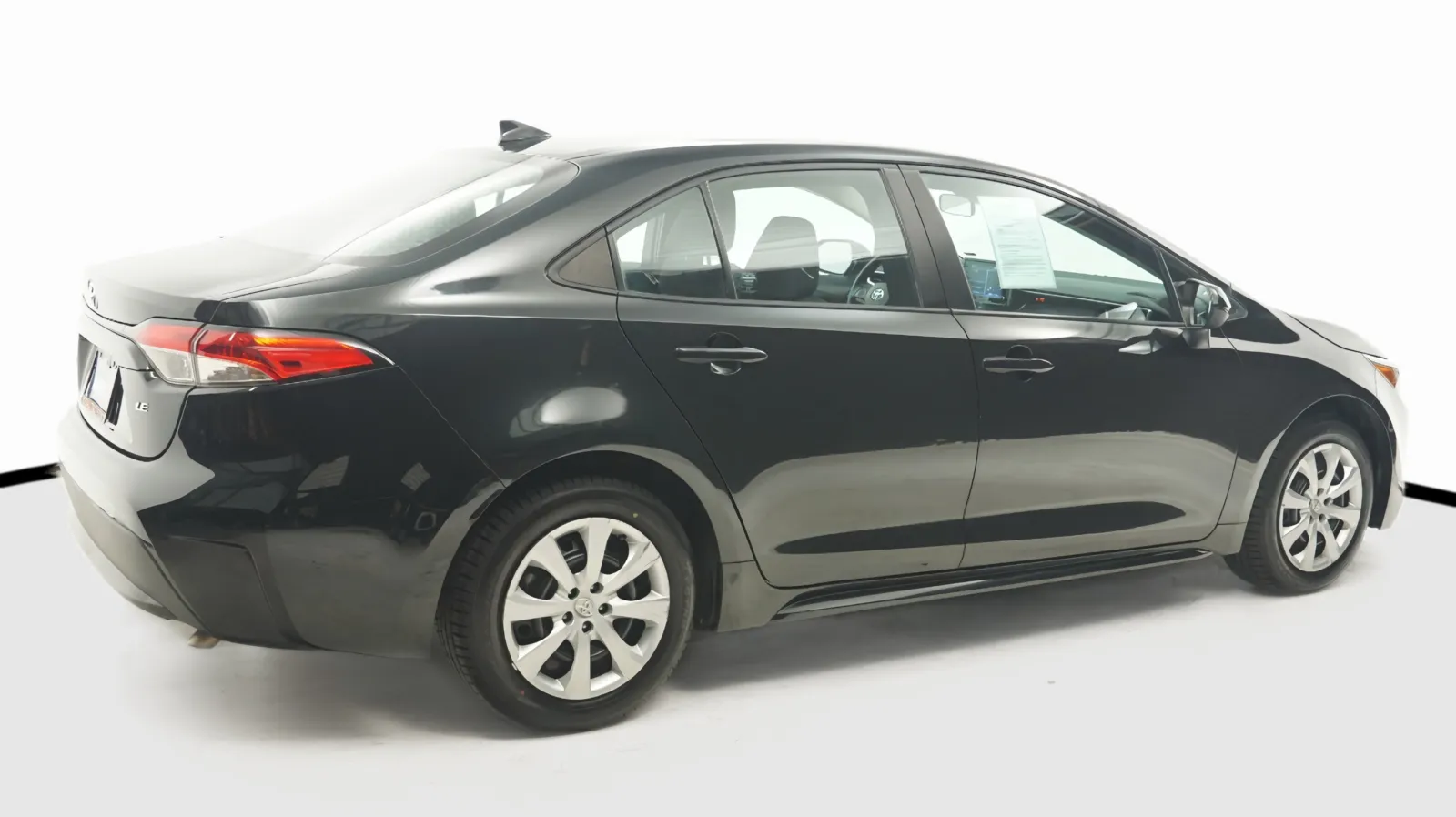 More photos of 2022 Toyota Corolla LE at Auto City, CA