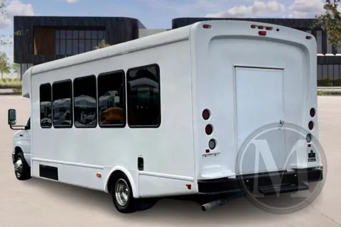 More photos of 2022 Ford E450 at Master's Transportation - Orlando, FL