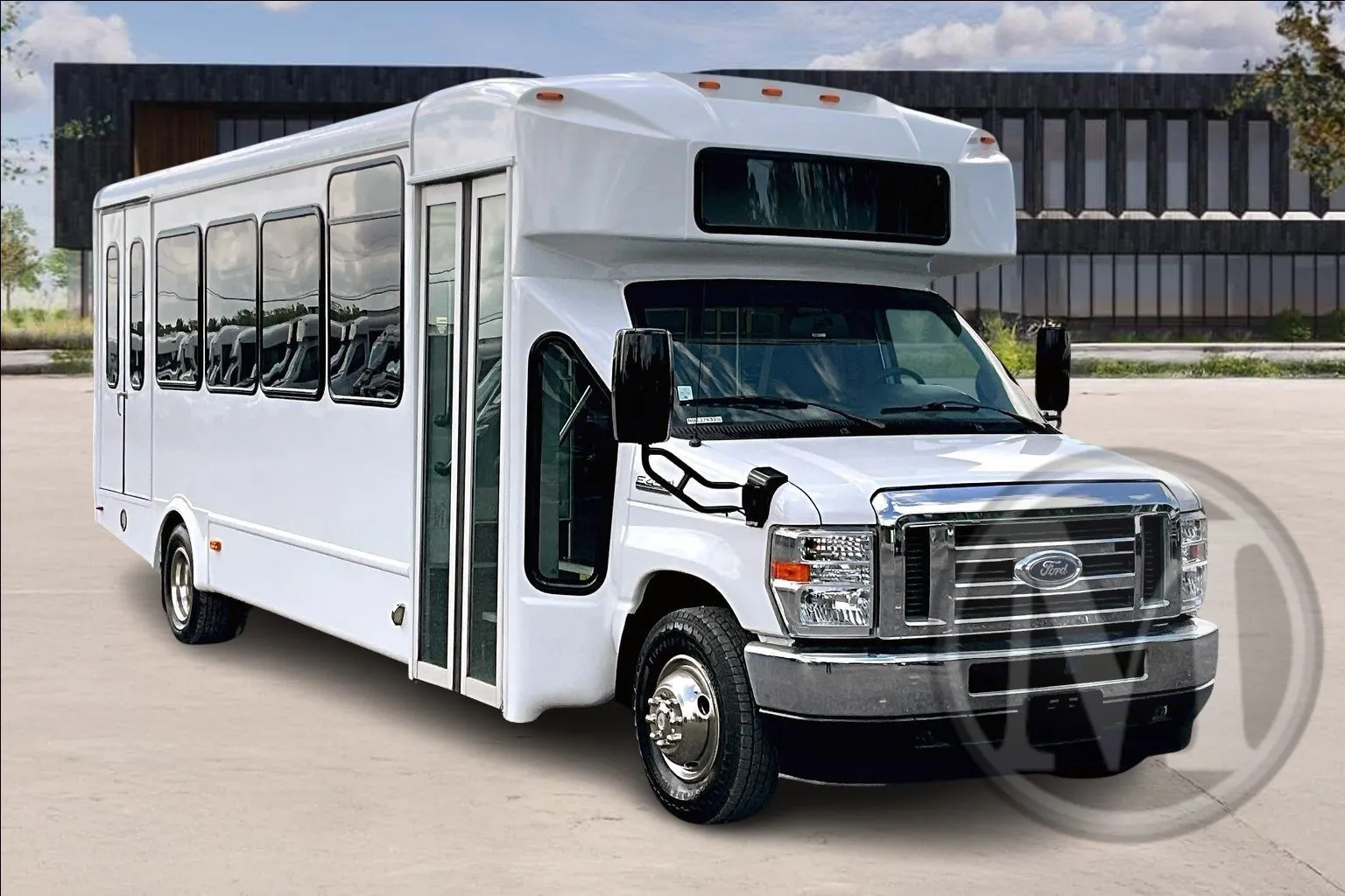 Gray 2022 Ford E450 for sale in Orlando, FL