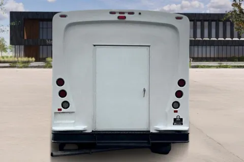 More photos of 2022 Ford E450 at Master's Transportation - Orlando, FL