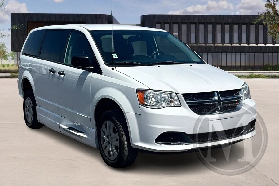 White 2019 Braun Minivan for sale in Orlando, FL