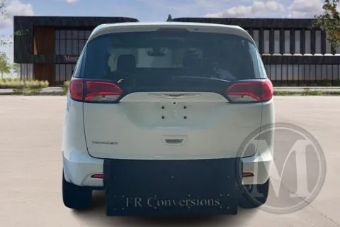 More photos of 2022 Chrysler Voyager LX at Master's Transportation - Atlanta, GA