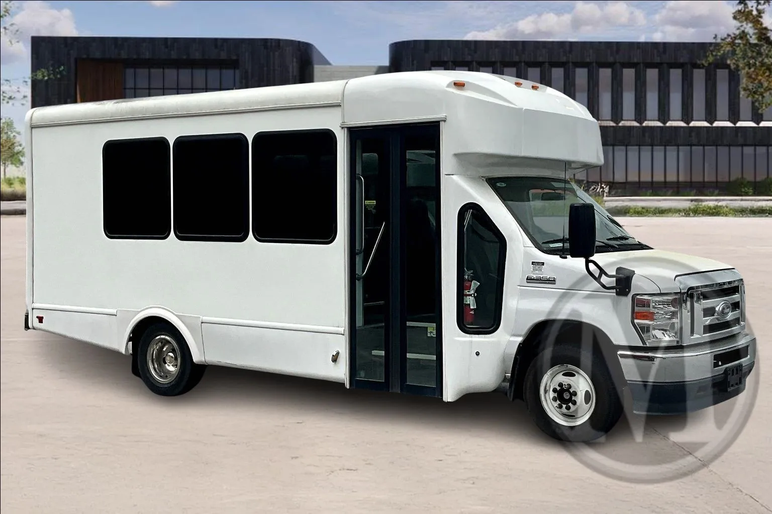 White 2023 Ford E350 E-350 SD for sale in College Park, GA