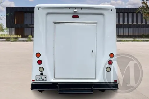 More photos of 2019 Ford E450 at Master's Transportation - Nashville, IN