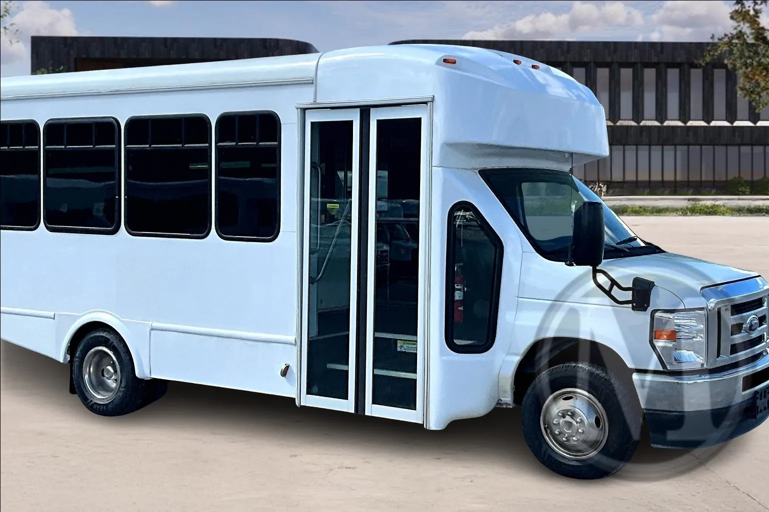 White 2024 Ford E450 for sale in Nashville, IN