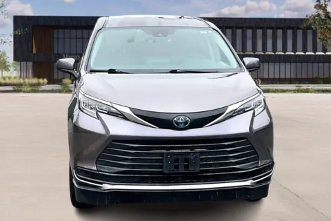 Photos of 2022 Toyota SIENNA LE 8-Passenger for sale in Nashville, IN at Master's Transportation - Nashville
