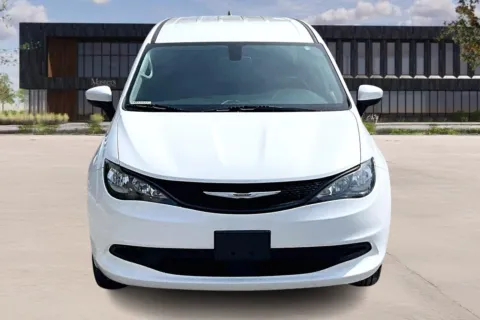 Photos of 2022 Chrysler VOYAGER LX for sale in Nashville, IN at Master's Transportation - Nashville