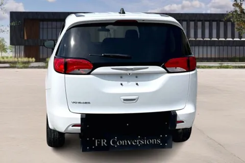 More photos of 2022 Chrysler VOYAGER LX at Master's Transportation - Nashville, IN